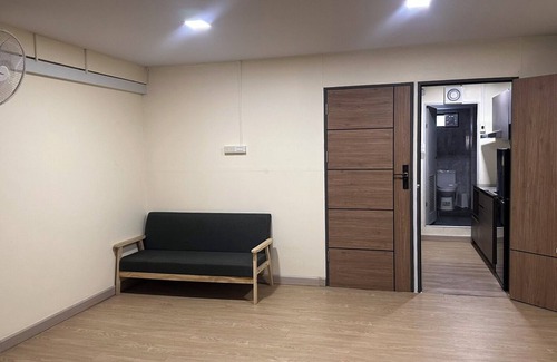 Khlong Toei House | Charming spacious room in enchanting Thong Lo, Bangkok with Full Kitchen