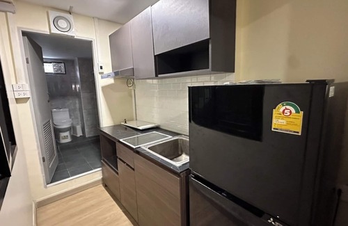 Khlong Toei House | Charming spacious room in enchanting Thong Lo, Bangkok with Full Kitchen