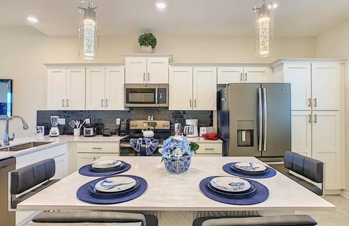 Kissimmee Condo | Charming Themed Stay/Lakeview/2 Clubhouses Access