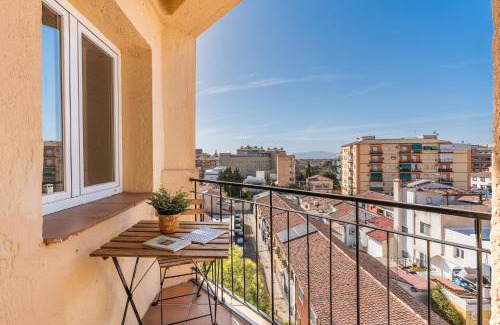 Zaidin Apartment | Charming Top-floor With Balcony