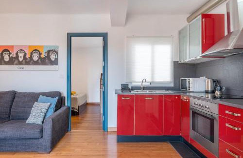 Zaidin Apartment | Charming Top-floor With Balcony