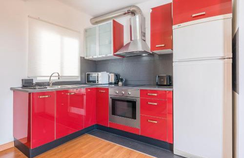 Zaidin Apartment | Charming Top-floor With Balcony
