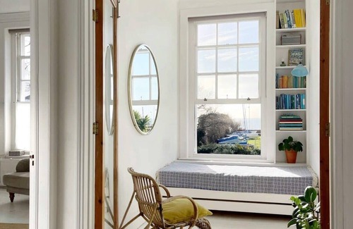 Bognor Regis House | Charming Town House With Garden & Sea View