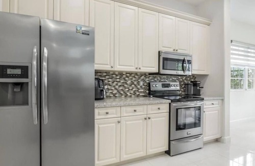 Parkland House | Charming townhome 3BR - Gated, Trails, Pool & Balcony, Resort Style Location.