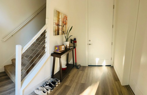 Fremont House | Charming townhome in Central Fremont with AC.5 mins to Kaiser, Washington, Tesla