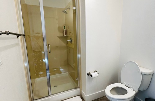 Fremont House | Charming townhome in Central Fremont with AC.5 mins to Kaiser, Washington, Tesla