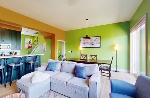 Grand Elk Ranch House | Charming townhome in central locale with fireplace & balcony - dog-friendly