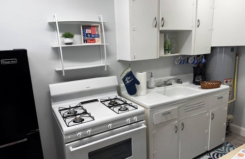 Navy Point House | Charming Townhome with AC and WiFi by NAS Pensacola close to Downtown