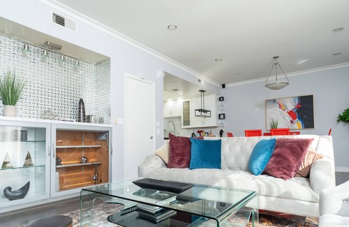 Sun Valley House | Charming Townhouse in an Upscale Neighborhood