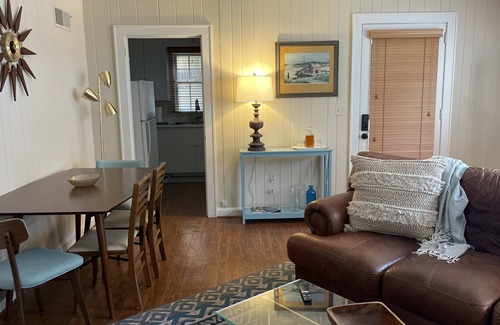 Lynn House | Charming Tryon Apartment - blocks to downtown, 20 min to TIEC