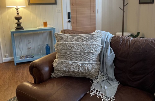 Lynn House | Charming Tryon Apartment - blocks to downtown, 20 min to TIEC