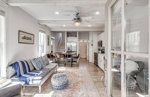 Eufaula House | Charming Twinkle Lane Cottage