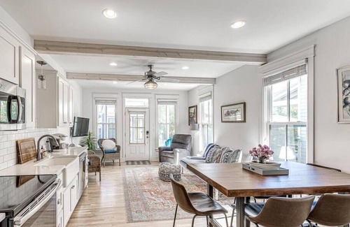 Eufaula House | Charming Twinkle Lane Cottage