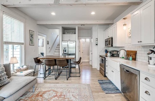 Eufaula House | Charming Twinkle Lane Cottage