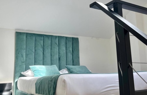 Levallois-Perret Apartment | Charming two - Bedroom Duplex with WiFi & AC Near Paris in Levallois-Perret