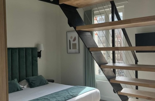 Levallois-Perret Apartment | Charming two - Bedroom Duplex with WiFi & AC Near Paris in Levallois-Perret