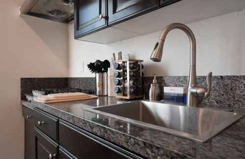 Mira Loma House | Charming two bedroom house with king size beds, laundry room, independent access