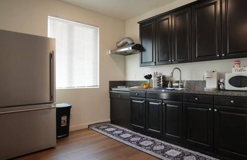 Mira Loma House | Charming two bedroom house with king size beds, laundry room, independent access