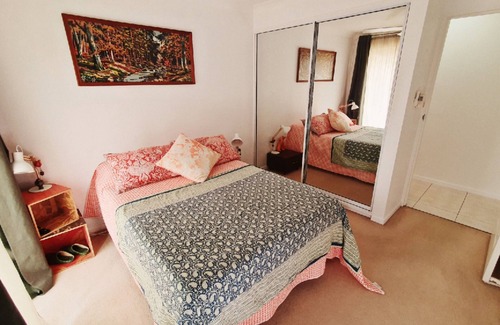 West End Apartment | Charming Two Bedroom Artistic Haven in West End - Central and Cozy