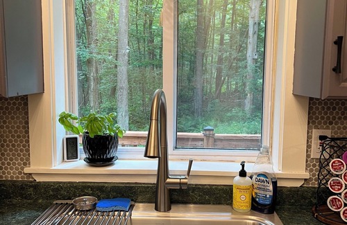 South Sanford Cottage | Charming two bedroom lake cottage