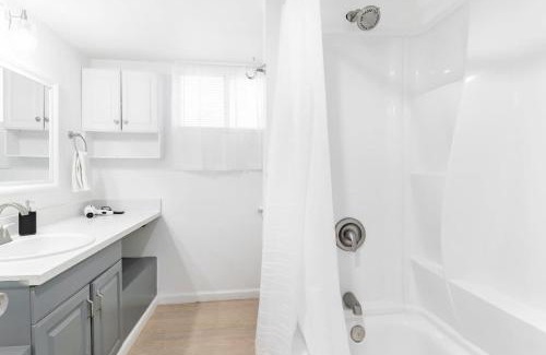 Las Vegas House | Charming Two Bedroom Sleeps 6! Close To Strip!