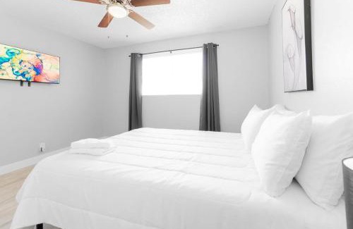 Las Vegas House | Charming Two Bedroom Sleeps 6! Close To Strip!