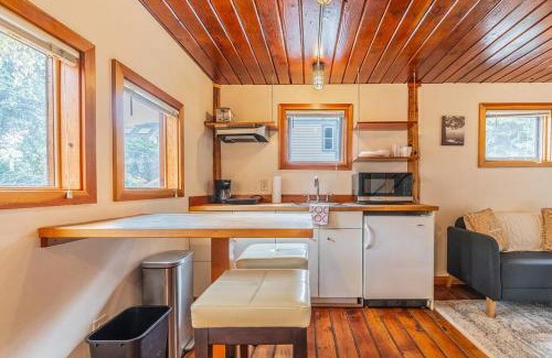 Broadway House | Charming two-level retreat in Capitol Hill - Foxglove Inn