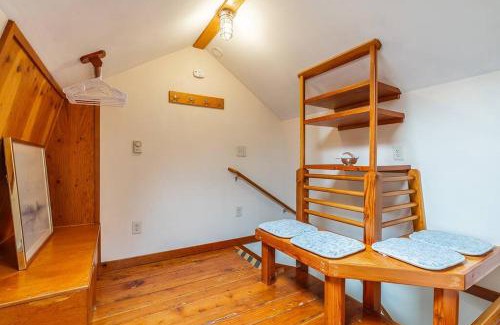 Broadway House | Charming two-level retreat in Capitol Hill - Foxglove Inn