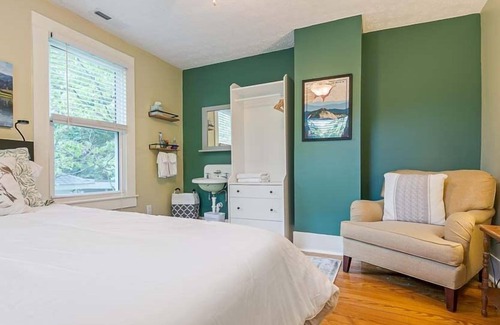 Montreat House | Charming Updated 1920's Cottage - Perfect for Groups and Families