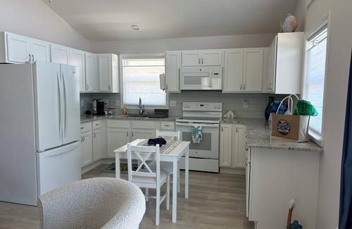 Surf City House | Charming, updated 2 bdrm with ocean sights & sounds, 2-min walk to beach!
