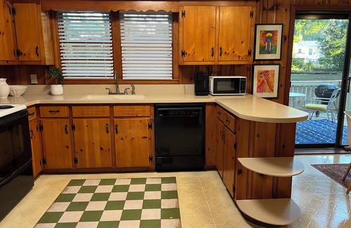 Clemson House | Charming Updated Home with Private Yard & Deck – Walkable to CLEMSON STADIUM!