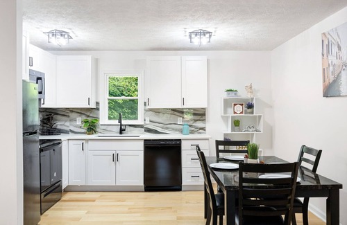 Clarkdale House | Charming upgraded 4-bedroom house conveniently located in Marietta