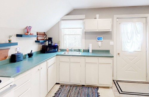 Londonderry Condo | Charming upstairs condo with river view, full kitchen, and firepit