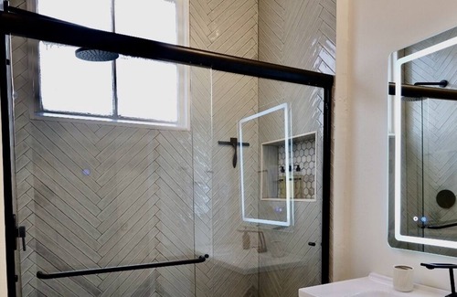 West Riverside House | Charming Uptown Bungalow just steps to Magazine St