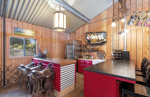 Ballard House | Charming urban farmhouse ranch estate! Read our reviews & Instagram 3 Leaf Ranch