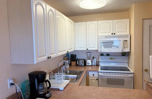North Redington Beach Condo | Charming 2-bedroom condo in amazing North Redington Beach with AC, WiFi