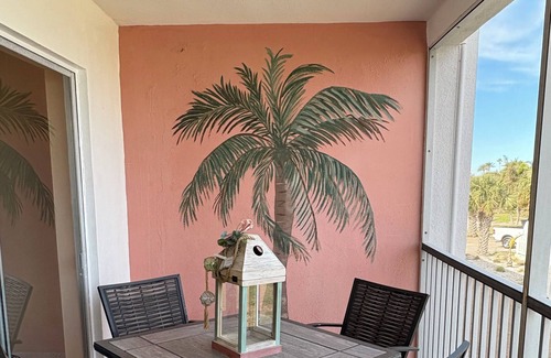 North Redington Beach Condo | Charming 2-bedroom condo in amazing North Redington Beach with AC, WiFi