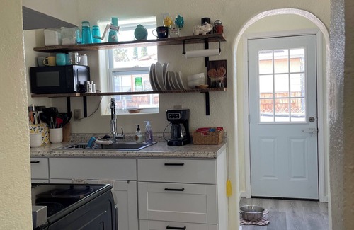 Truth or Consequences House | Charming 2-bedroom house with AC, WiFi in fabulous Truth or Consequences.
