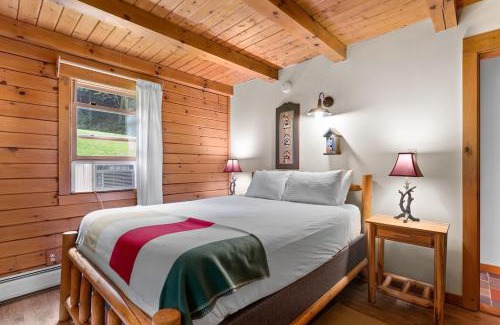 Jeffersonville Ski Chalet | Charming Vermont Log Cabin