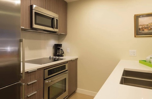 Downtown Victoria Condo | Charming & Vibrant Downtown 2 Bed 2 Bath w Parking