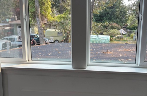 Saanich East House | Charming Victoria Character home-Pet Friendly!