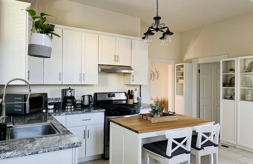 Vallejo House | Charming Victorian Getaway with private deck.