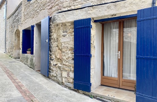 Nages-et-Solorgues House | Charming Village House, Maison Bleu, near beaches, mountains, historic sites