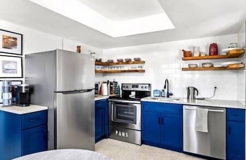 Ridge Wood Heights House | Charming Villa 14 mins away from Siesta Key Beach