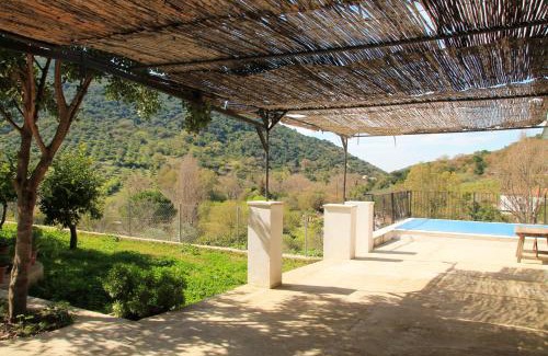 Benamahoma Villa | Charming Villa in Benamahoma + Pool
