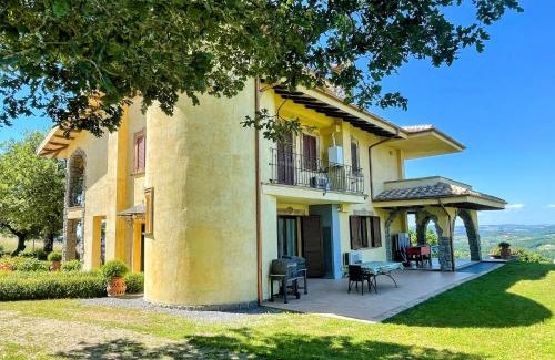 Montefiascone Villa | Charming villa in Umbria - sleeps 16 - lake view - Pool, jacuzzi and events room