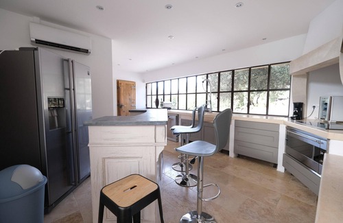 Orgon Villa | charming villa with heated swimming pool near eygalières, in the heart of the regional natural park of the alpilles in provence – 8 people