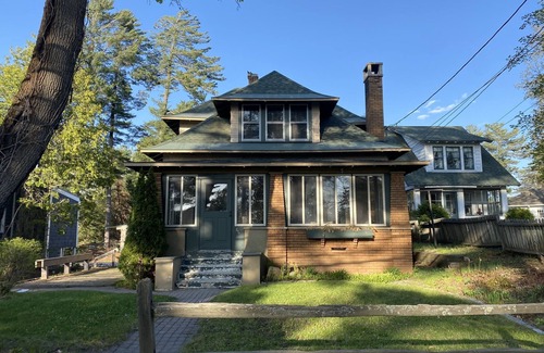 Hillcrest House | Charming Village Home on Hillcrest
