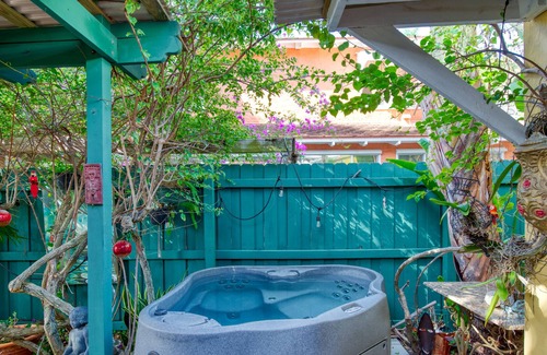 Old Northwood Historic District Apartment | Charming vintage studio with patio, hot tub & washer/dryer - snowbird-friendly