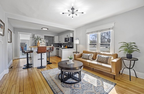 Fort Collins House | Charming Vintage Cottage | Hot Tub & Free Bikes!